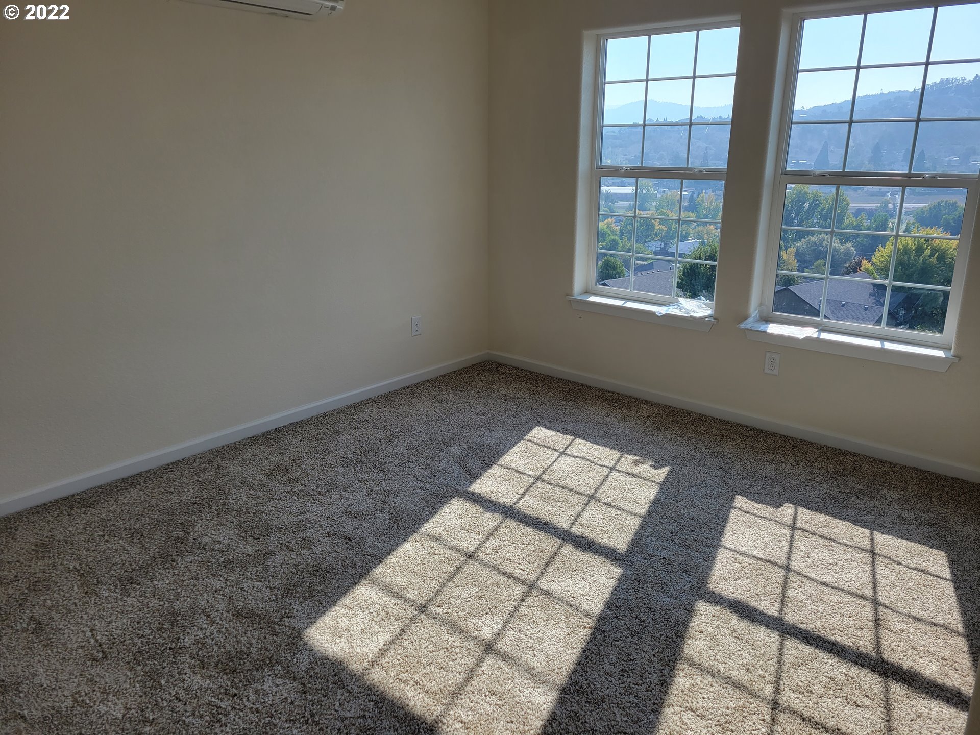 195 Armande Loop Roseburg, OR 97471 - Photo 9 of 28 an empty room with windows
