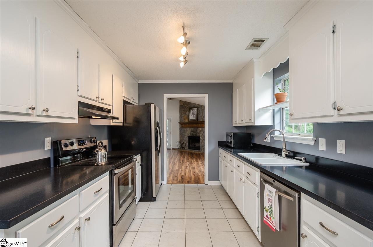 136 B Duncan Chapel Road Greenville, SC 29617 - Photo 6 of 27 Gallery Image 6