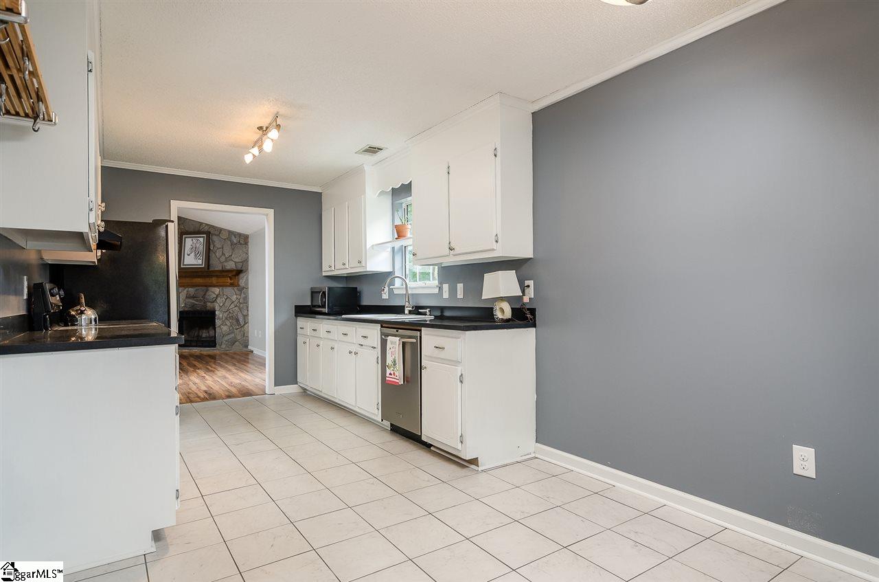 136 B Duncan Chapel Road Greenville, SC 29617 - Photo 7 of 27 Gallery Image 7