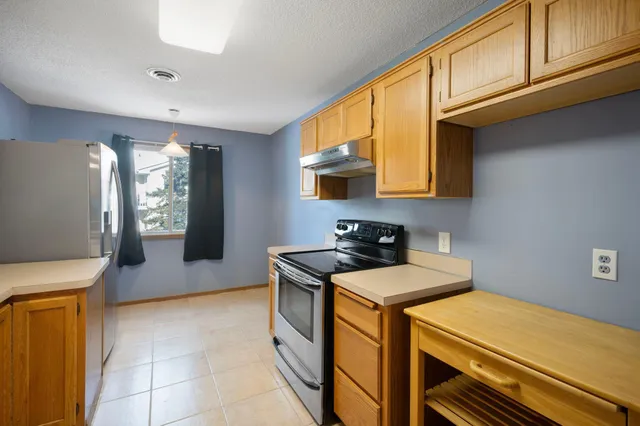 $171,000 | 6248 Magda Drive, Unit D, Maple Grove, MN 55369