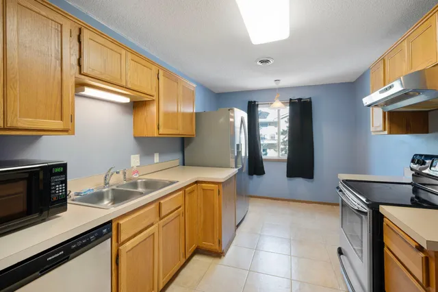 $171,000 | 6248 Magda Drive, Unit D, Maple Grove, MN 55369