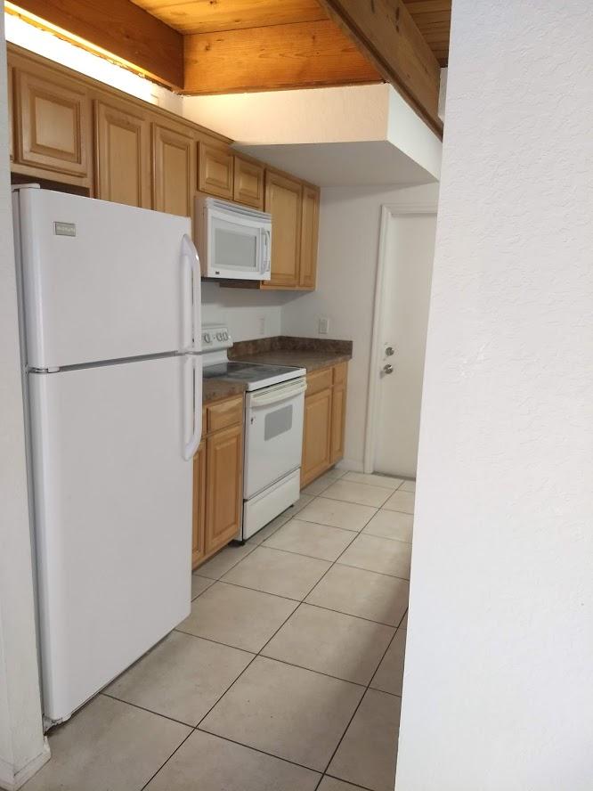 101 Coventry Street Boca Raton, FL 33487 - Photo 7 of 18 Coventry kitchen view b
