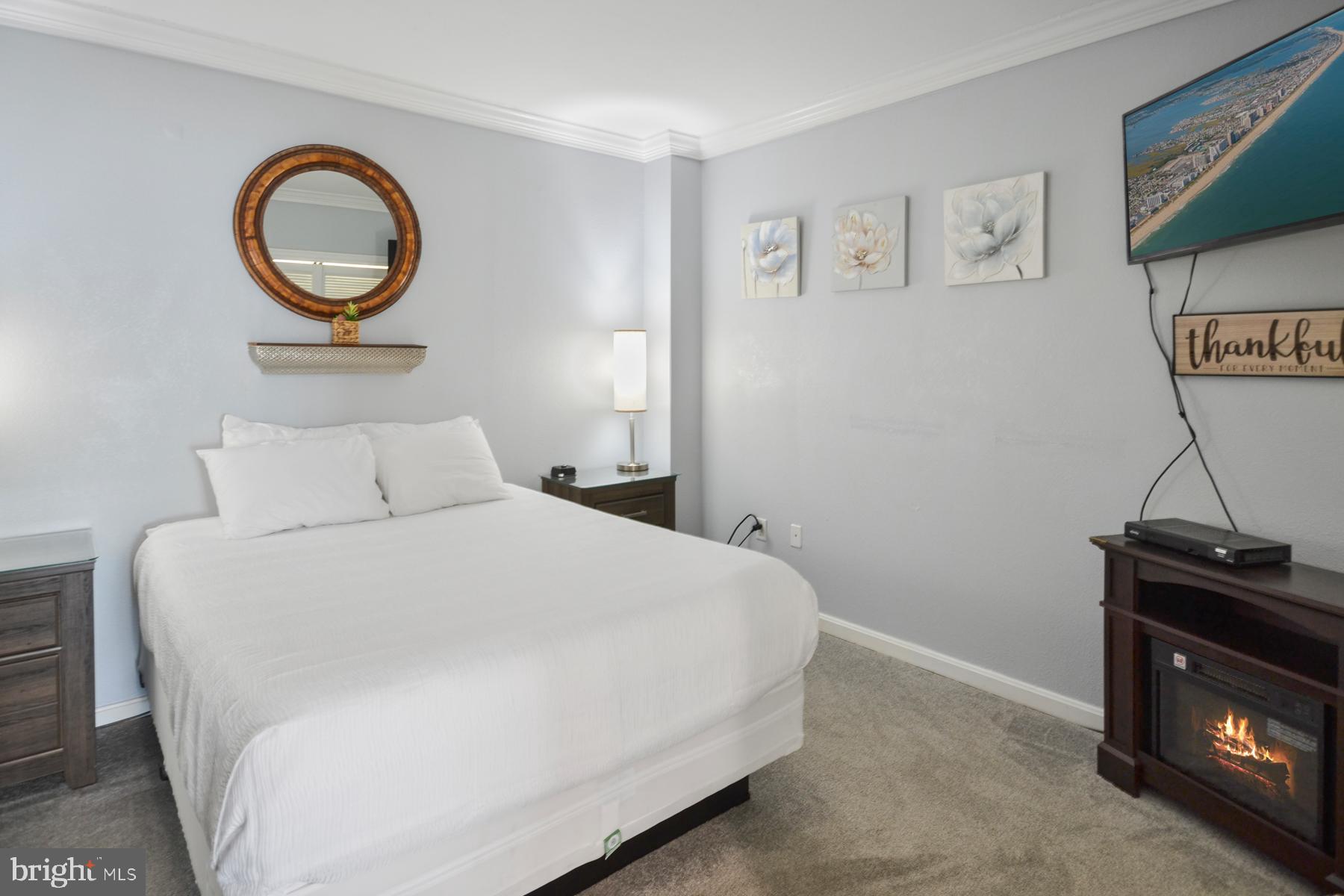 200 59th Street, Unit 302 Ocean City, MD 21842 - Photo 11 of 33 a bedroom with a bed and a fish tank on wall