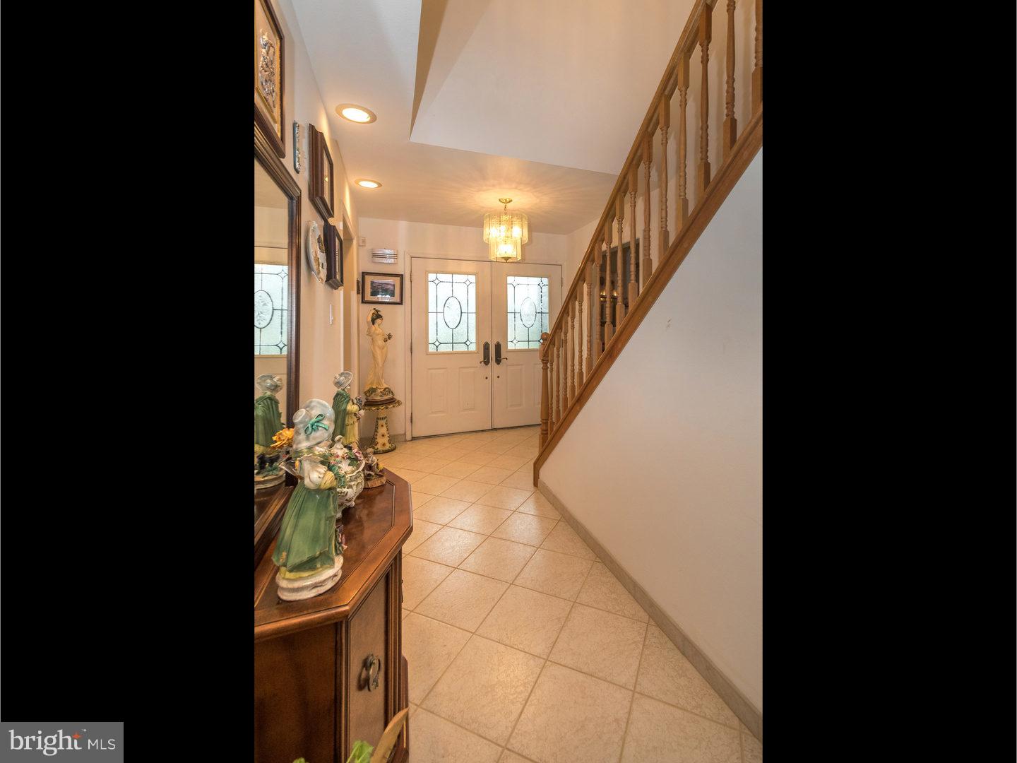 9818 Glenhope Road, Unit B Philadelphia, PA 19115 - Photo 3 of 25 Foyer