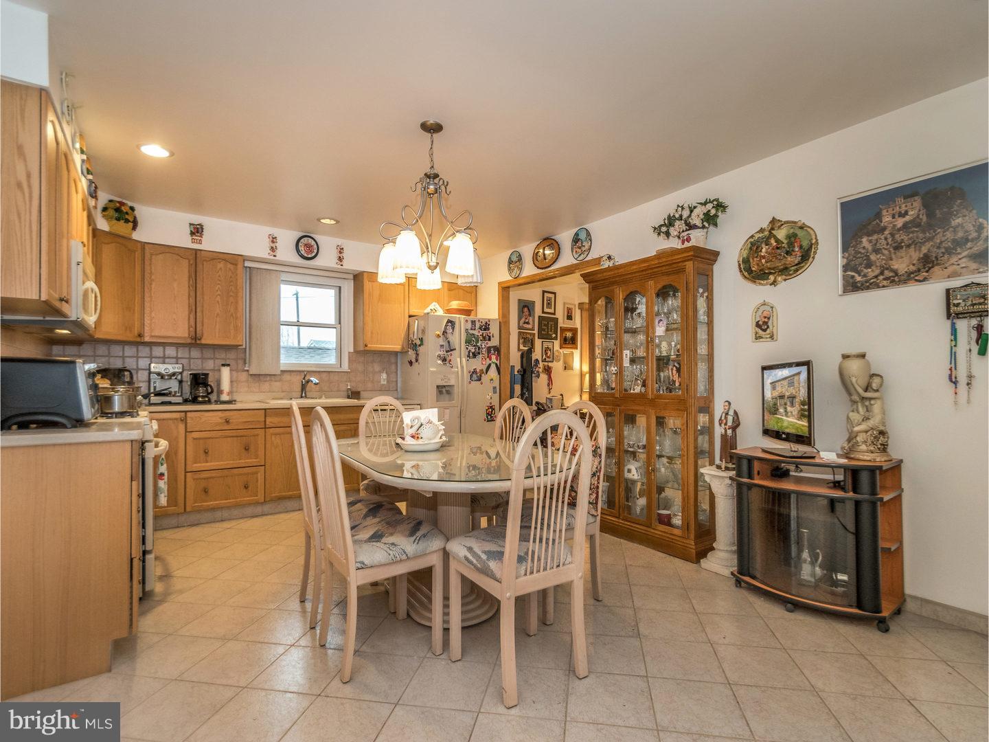 9818 Glenhope Road, Unit B Philadelphia, PA 19115 - Photo 7 of 25 Kitchen