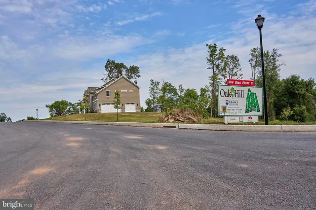 $934,600 | 15 Willow Oak Drive, Lewisberry, PA 17339