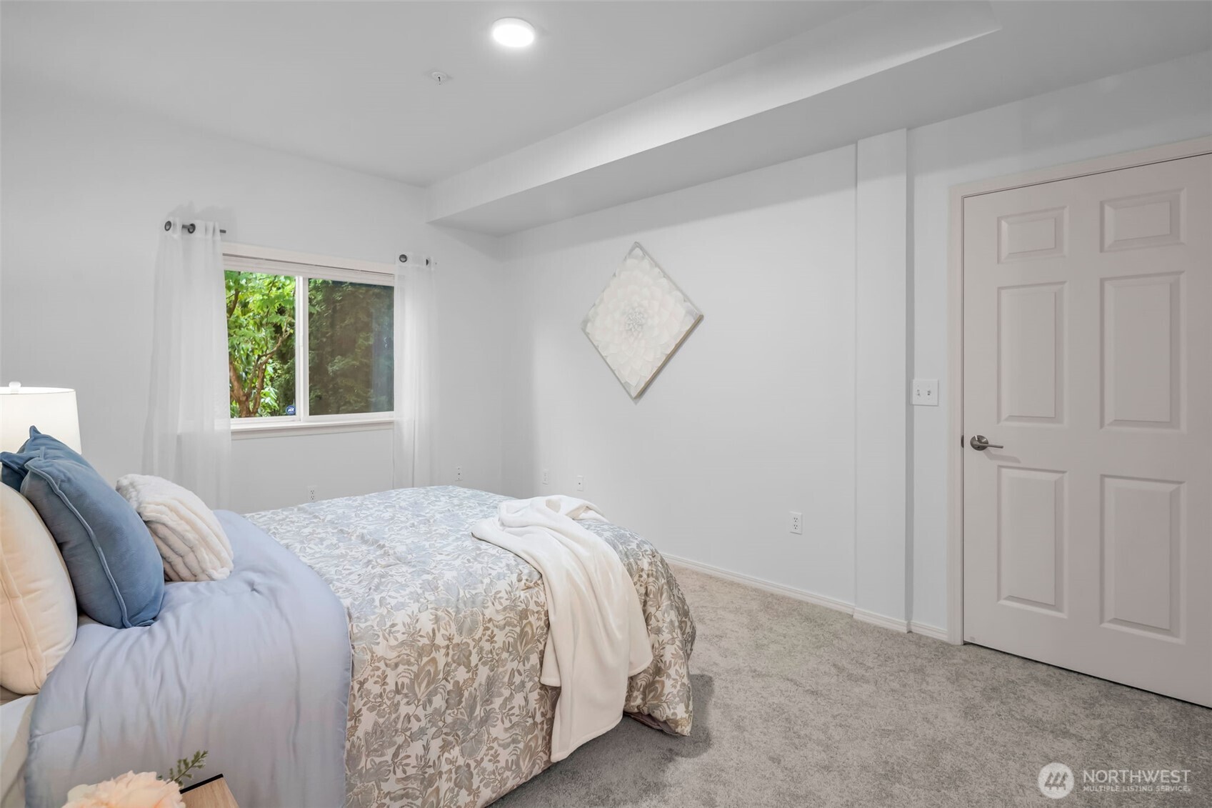 4212 221st Place Southeast, Unit 1561 Issaquah, WA 98029 - Photo 21 of 35 a bedroom with a bed and a window