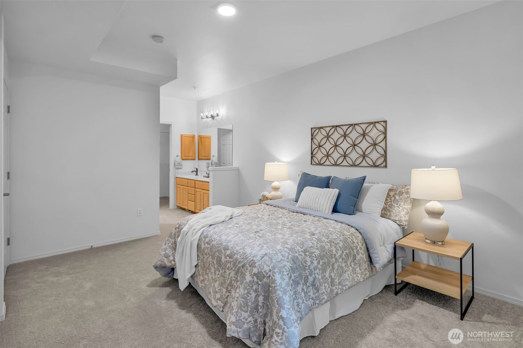 4212 221st Place Southeast, Unit 1561 Issaquah, WA 98029 - Photo 22 of 35 a bedroom with a bed and a lamp