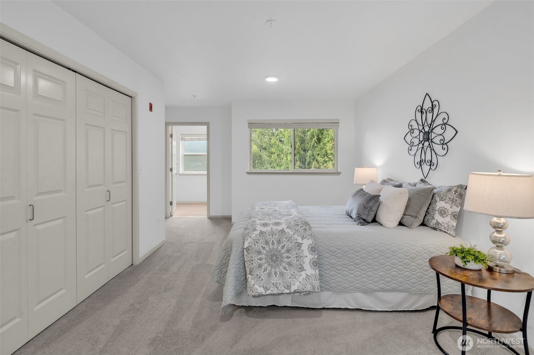 4212 221st Place Southeast, Unit 1561 Issaquah, WA 98029 - Photo 27 of 35 a bedroom with a bed and painting on the wall