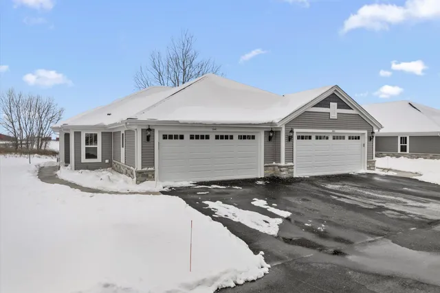 $397,900 | 544 Hunter Oaks Boulevard, Unit 601, Watertown, WI 53094