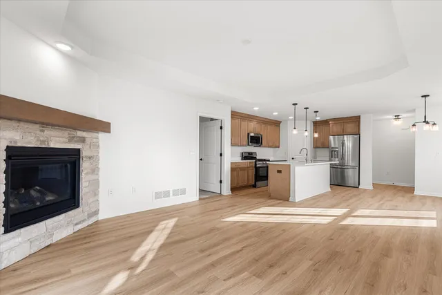 $397,900 | 544 Hunter Oaks Boulevard, Unit 601, Watertown, WI 53094