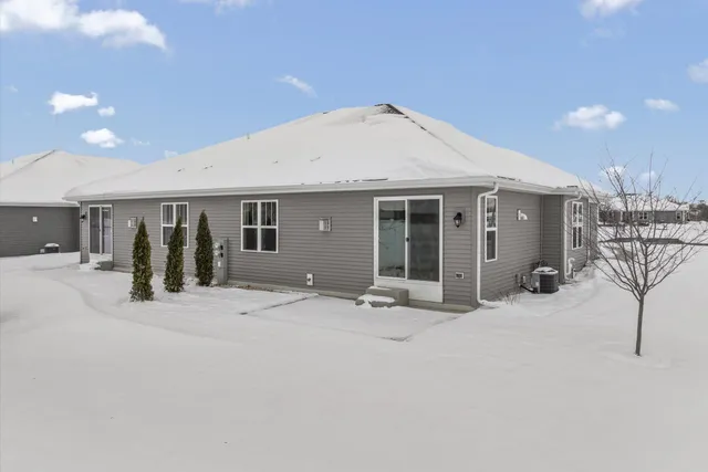 $397,900 | 544 Hunter Oaks Boulevard, Unit 601, Watertown, WI 53094