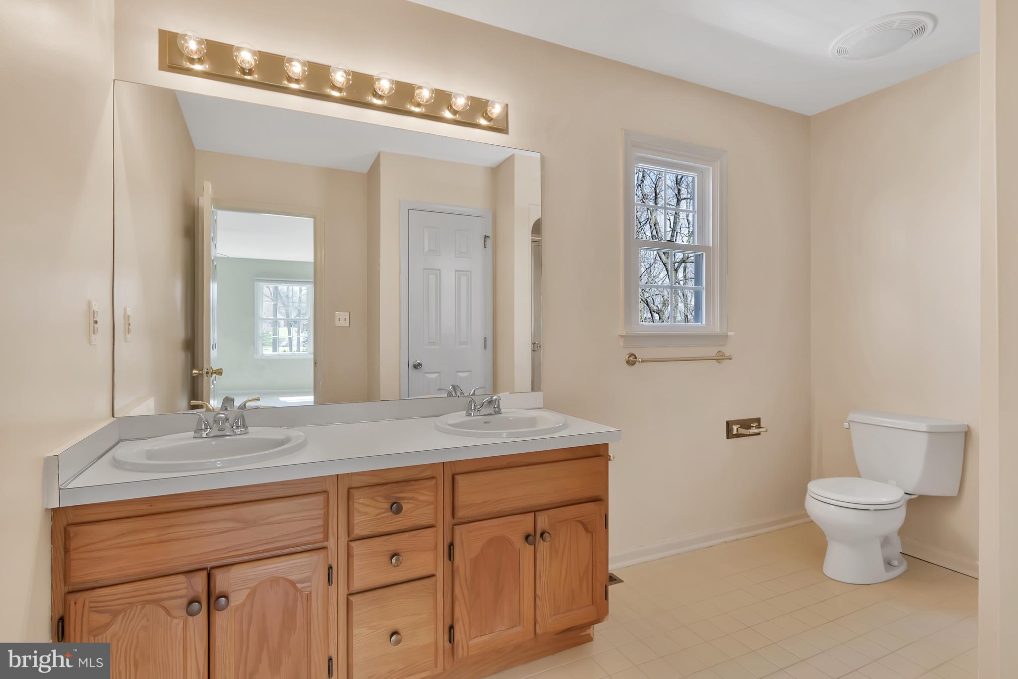 9 Radburn Lane Landenberg, PA 19350 - Photo 16 of 31 Full Bath in Owners Suite