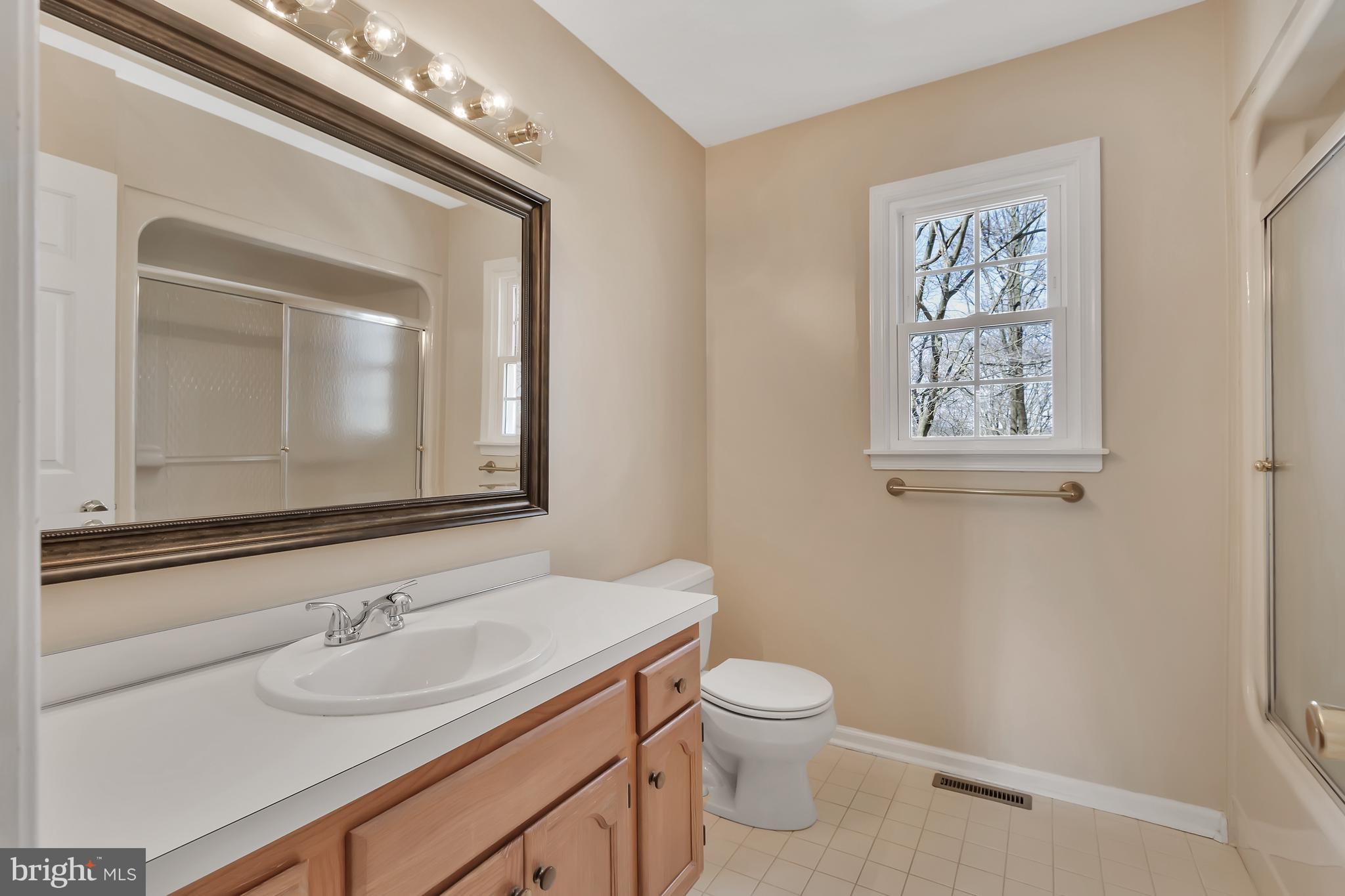 9 Radburn Lane Landenberg, PA 19350 - Photo 21 of 31 Full Hall Bathroom
