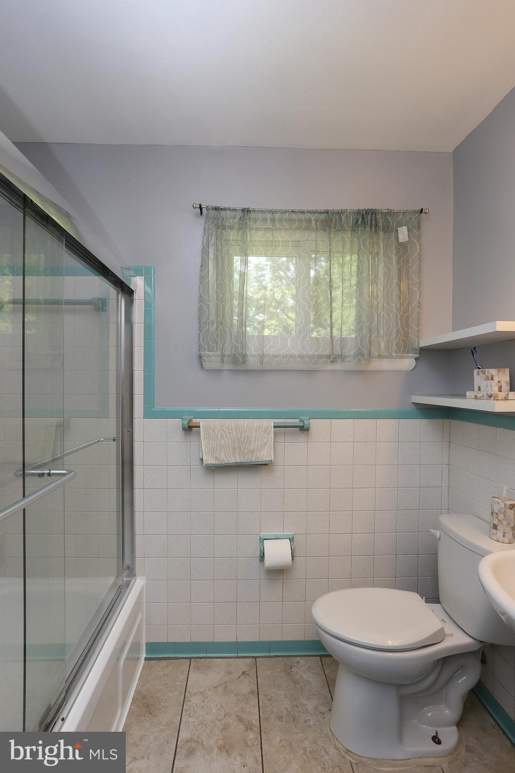 6609 Woodland Road Morningside, MD 20746 - Photo 16 of 30 a bathroom with a toilet a sink and shower