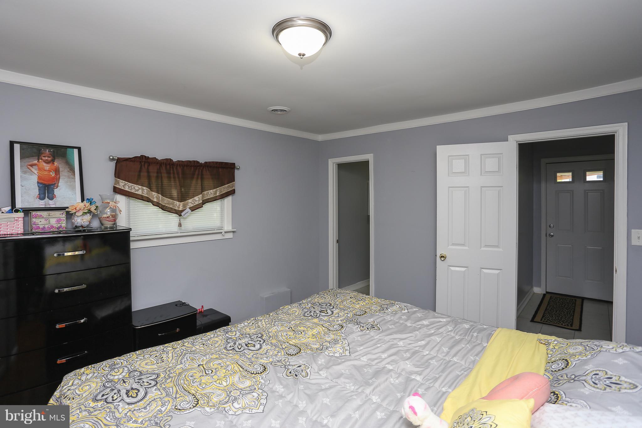 6609 Woodland Road Morningside, MD 20746 - Photo 22 of 30 a bedroom with a bed and a dresser