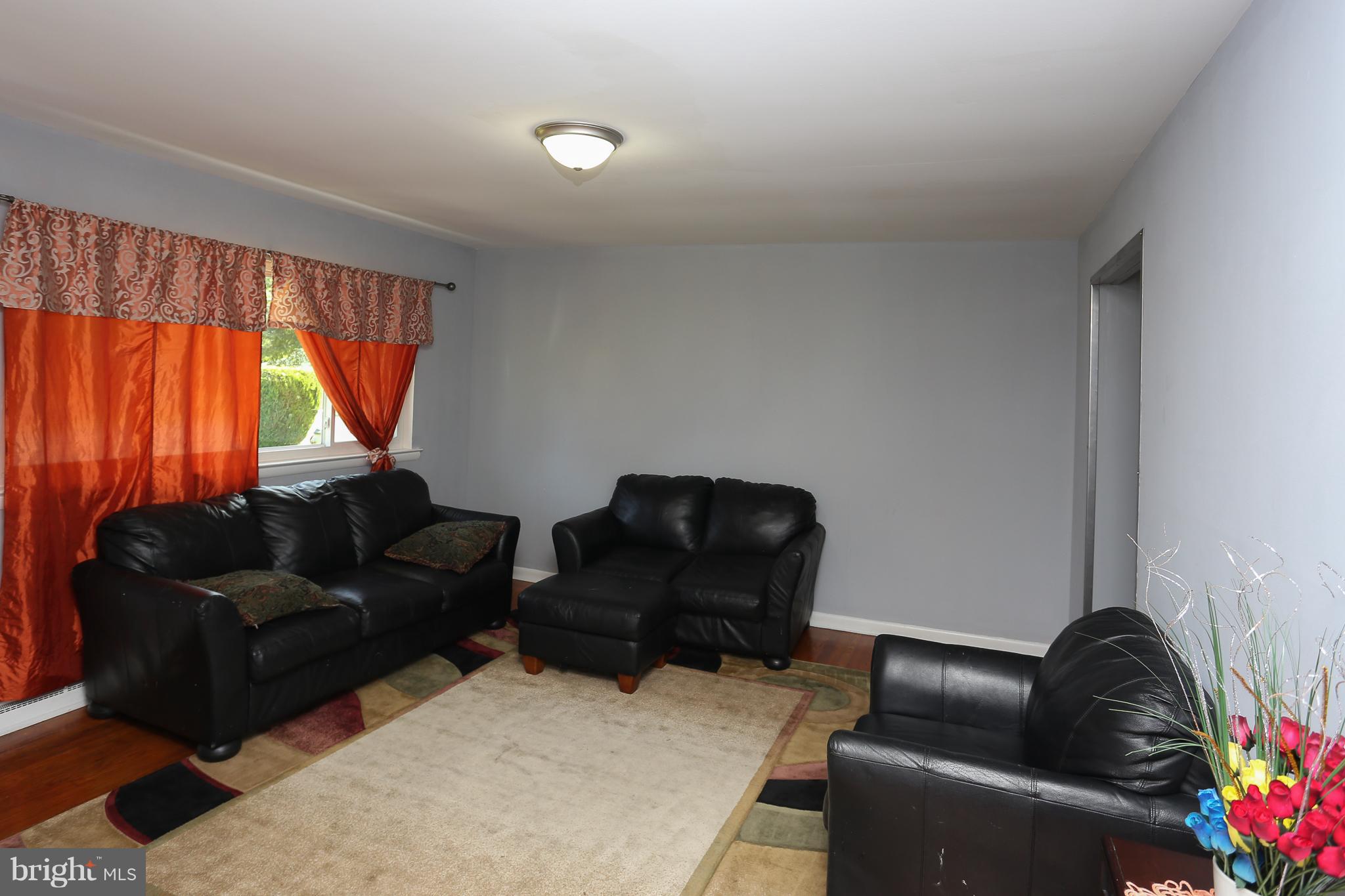 6609 Woodland Road Morningside, MD 20746 - Photo 8 of 30 a living room with furniture and a window