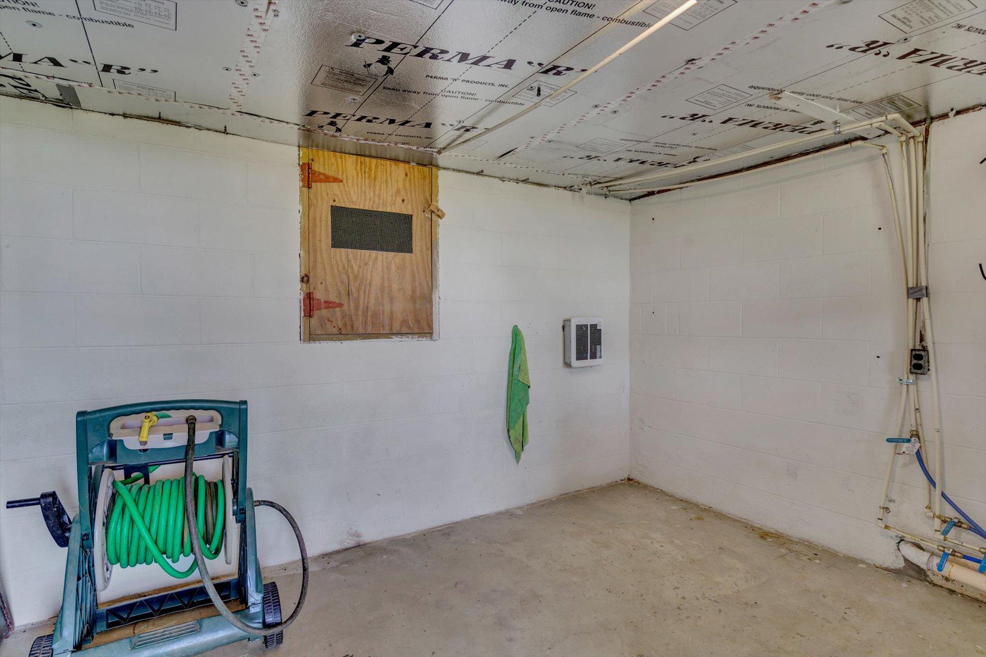 2005 Walnut Knob Road Southeast Floyd, VA 24091 - Photo 52 of 71 a view of a room with gym equipment