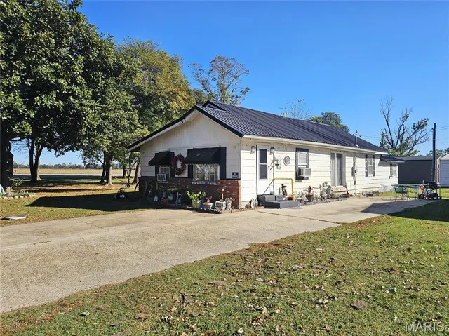 $88,900 | 406 North Anderson Avenue, Gideon, MO 63848