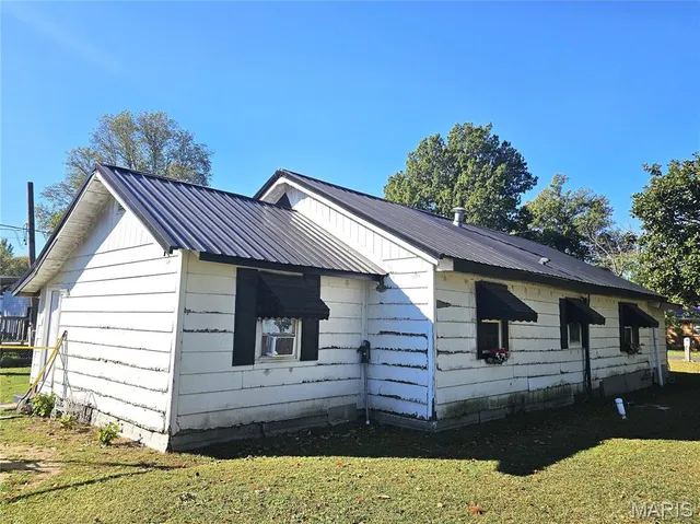 $88,900 | 406 North Anderson Avenue, Gideon, MO 63848