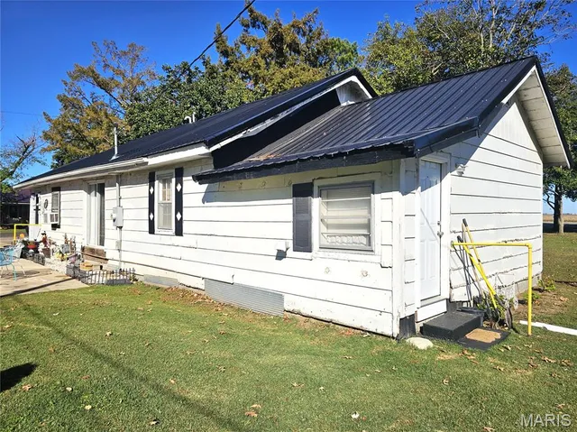 $88,900 | 406 North Anderson Avenue, Gideon, MO 63848