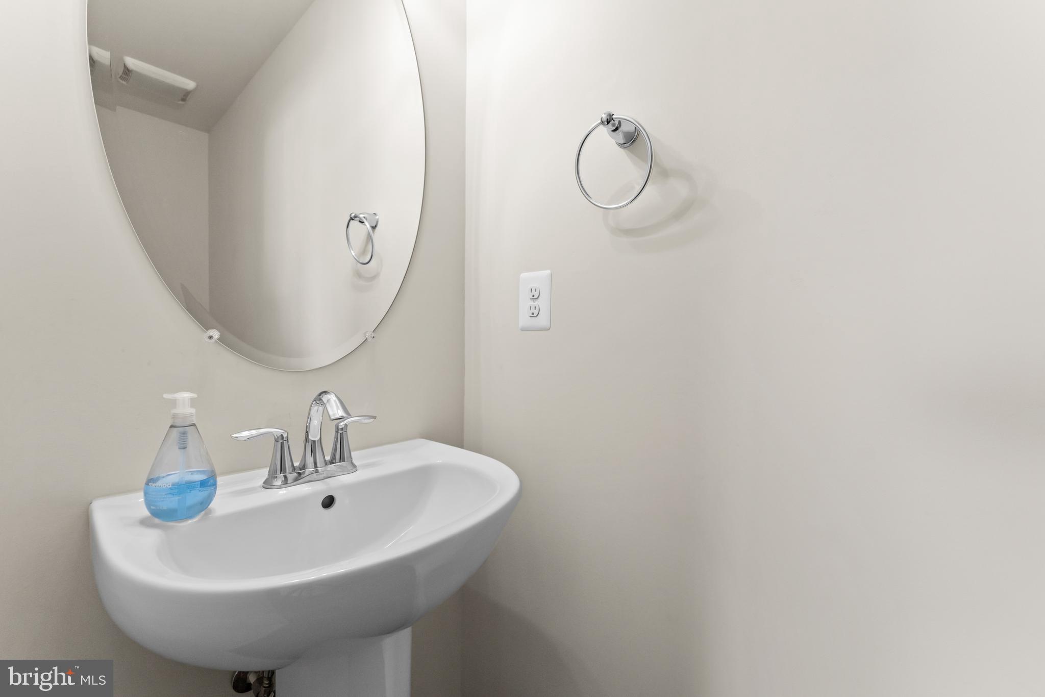 18315 Congressional Circle Ruther Glen, VA 22546 - Photo 28 of 37 a bathroom with a sink and mirror