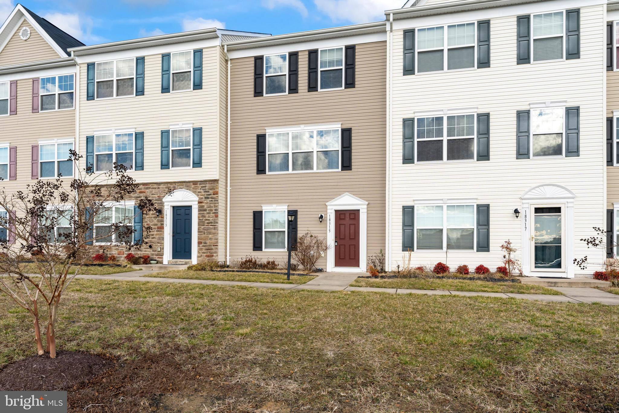 18315 Congressional Circle Ruther Glen, VA 22546 - Photo 37 of 37 a front view of building with yard