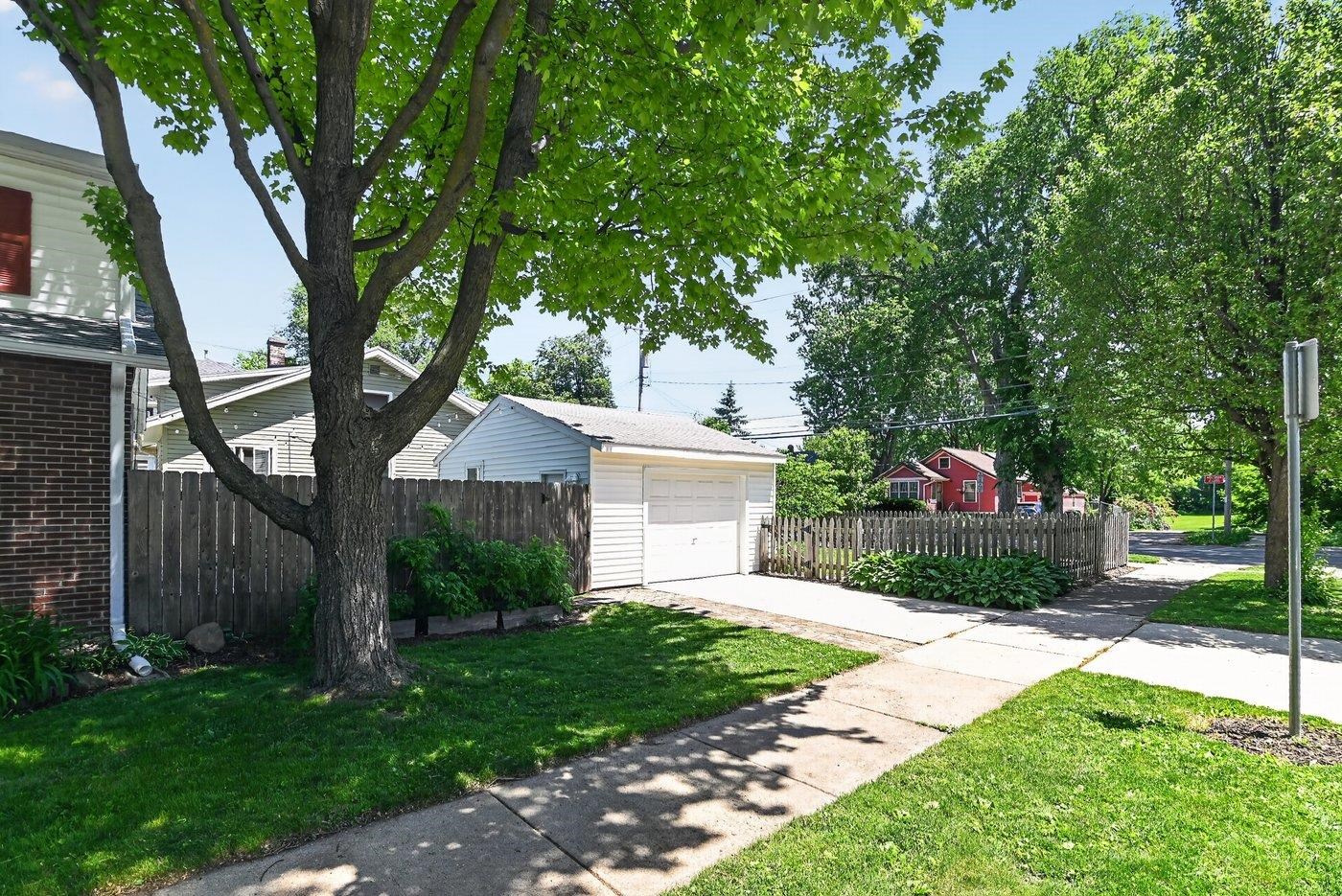 202 Oak Street Madison, WI 53704 - Photo 5 of 34