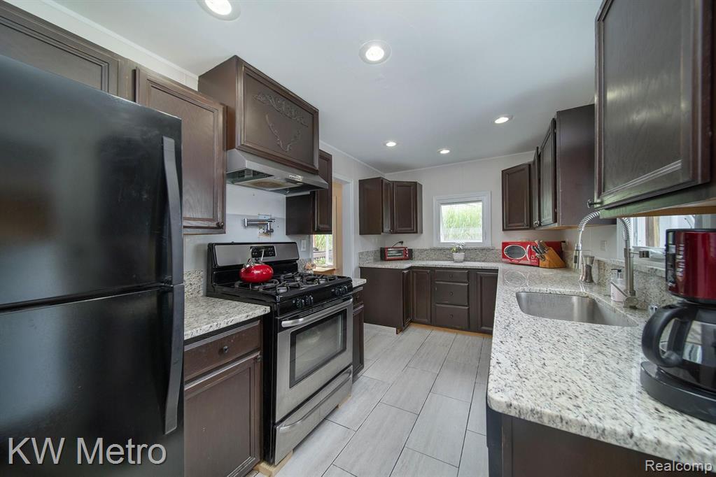 2864 Grant Road Rochester Hills, MI 48309 - Photo 3 of 39