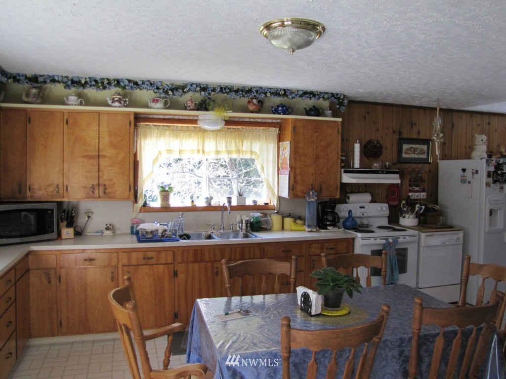 684 Oxenford Road Port Angeles, WA 98363 - Photo 6 of 15 Gallery Image 6
