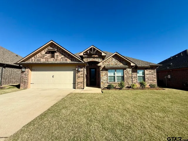 $1,950 | 325 Kingdom Boulevard, Lindale, TX 75771