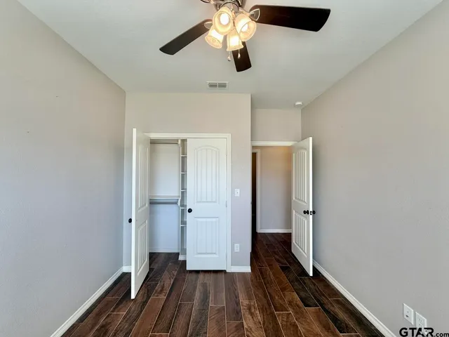 $1,950 | 325 Kingdom Boulevard, Lindale, TX 75771