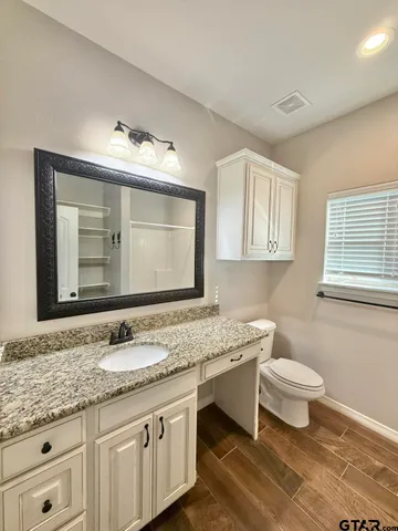 $1,950 | 325 Kingdom Boulevard, Lindale, TX 75771