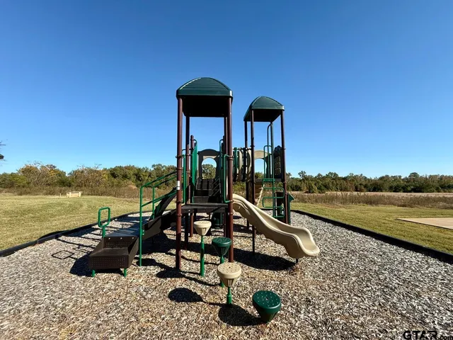 $1,950 | 325 Kingdom Boulevard, Lindale, TX 75771