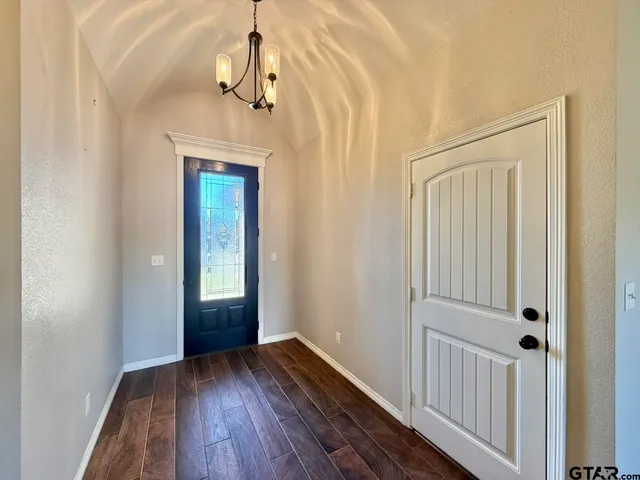 $1,950 | 325 Kingdom Boulevard, Lindale, TX 75771