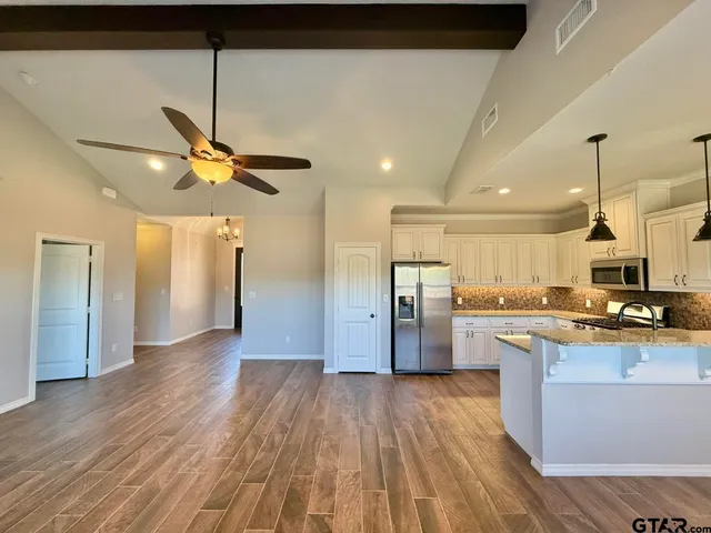 $1,950 | 325 Kingdom Boulevard, Lindale, TX 75771