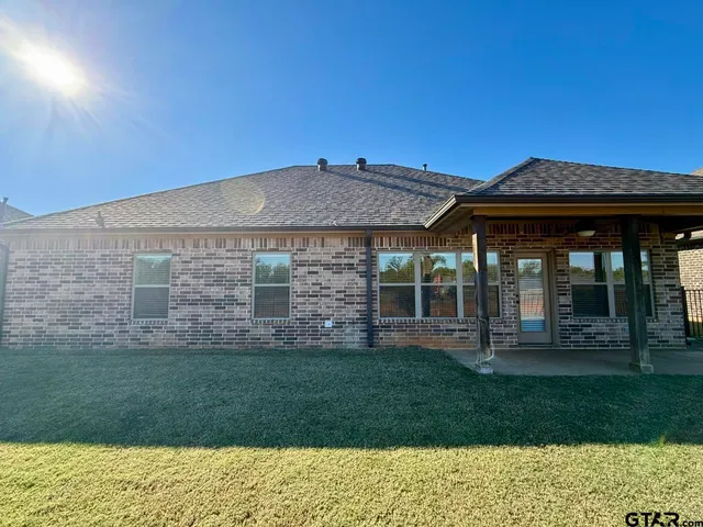 $1,950 | 325 Kingdom Boulevard, Lindale, TX 75771