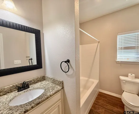 $1,950 | 325 Kingdom Boulevard, Lindale, TX 75771