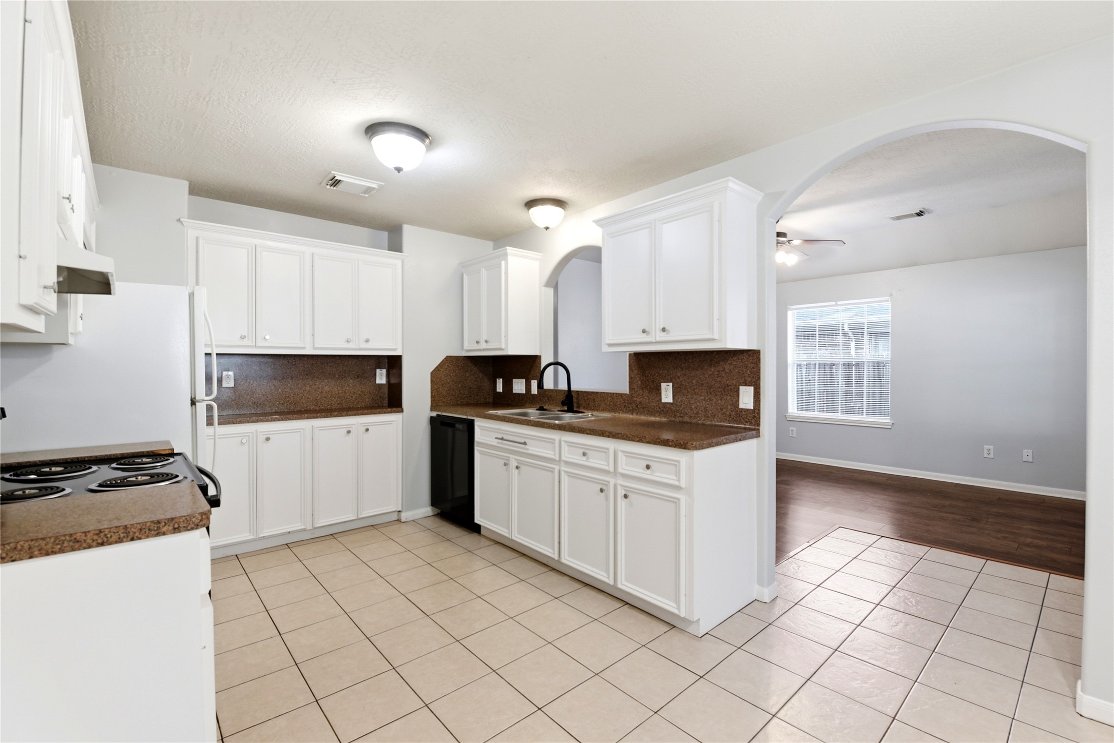 1707 Longview Street Conroe, TX 77301 - Photo 6 of 24