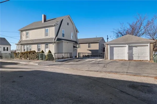 $1,895 | 18 Loreto Street, Unit 2, Providence, RI 02904