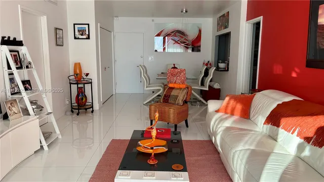 $630,000 | 5700 Collins Avenue, Unit 11B, Miami Beach, FL 33140