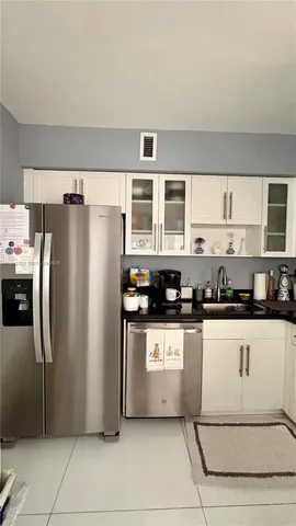 $630,000 | 5700 Collins Avenue, Unit 11B, Miami Beach, FL 33140