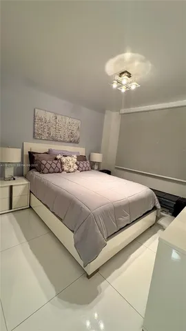 $630,000 | 5700 Collins Avenue, Unit 11B, Miami Beach, FL 33140