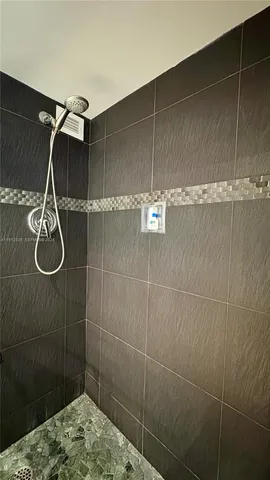 $630,000 | 5700 Collins Avenue, Unit 11B, Miami Beach, FL 33140