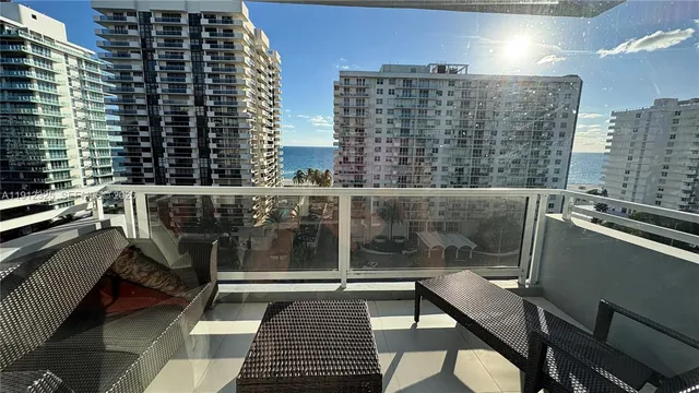 $630,000 | 5700 Collins Avenue, Unit 11B, Miami Beach, FL 33140