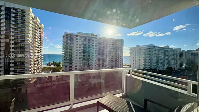 $630,000 | 5700 Collins Avenue, Unit 11B, Miami Beach, FL 33140