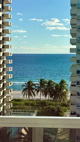 $630,000 | 5700 Collins Avenue, Unit 11B, Miami Beach, FL 33140