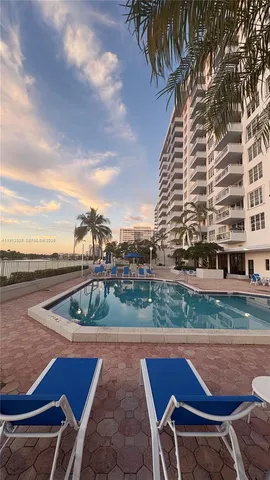 $630,000 | 5700 Collins Avenue, Unit 11B, Miami Beach, FL 33140