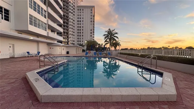 $630,000 | 5700 Collins Avenue, Unit 11B, Miami Beach, FL 33140