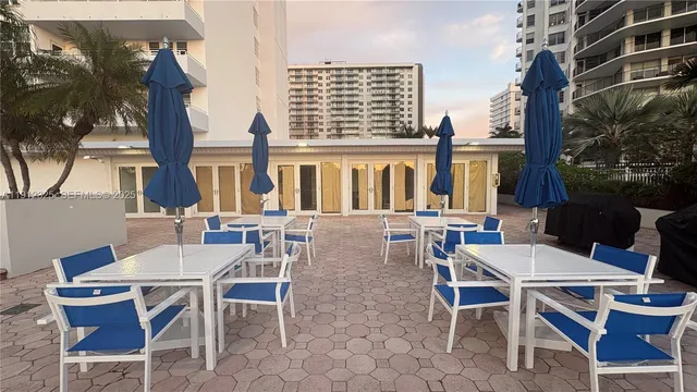 $630,000 | 5700 Collins Avenue, Unit 11B, Miami Beach, FL 33140
